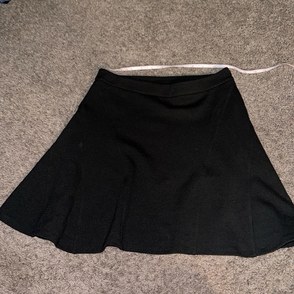Black skirt - Picture 2 of 4